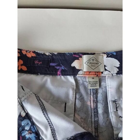 St. John's Bay Capris Sz 12 Floral - Picture 7 of 7